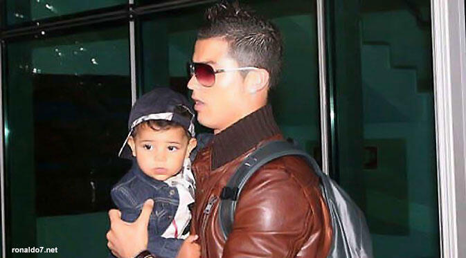Kisah CR7: Punya Anak dari Wanita Misterius &#91;4&#93;