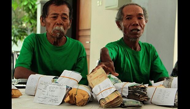 FOTO-FOTO Inilah Pengemis Kaya, Dua Pekan Mengemis Dapat Rp 25 Juta.