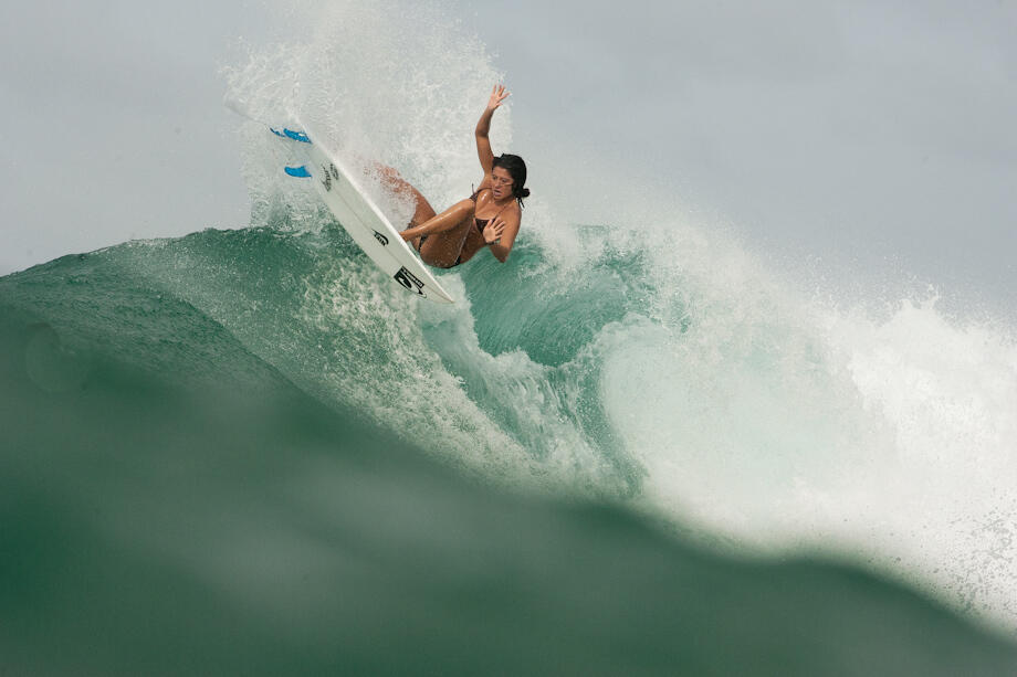 Malia Manuel Surfer Girl Cantik dari Hawaii