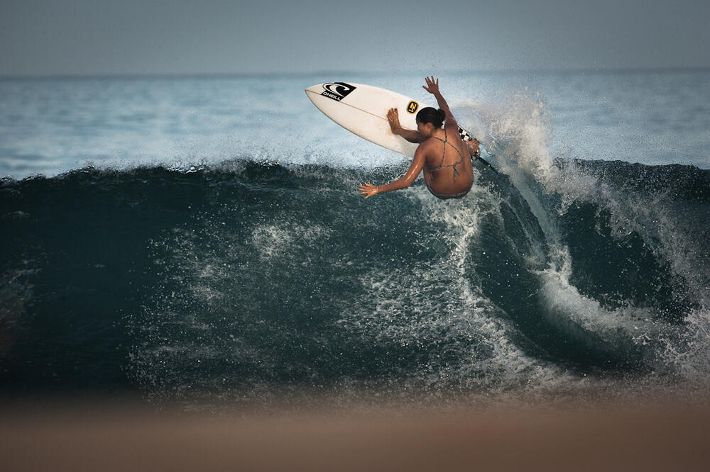 Malia Manuel Surfer Girl Cantik dari Hawaii