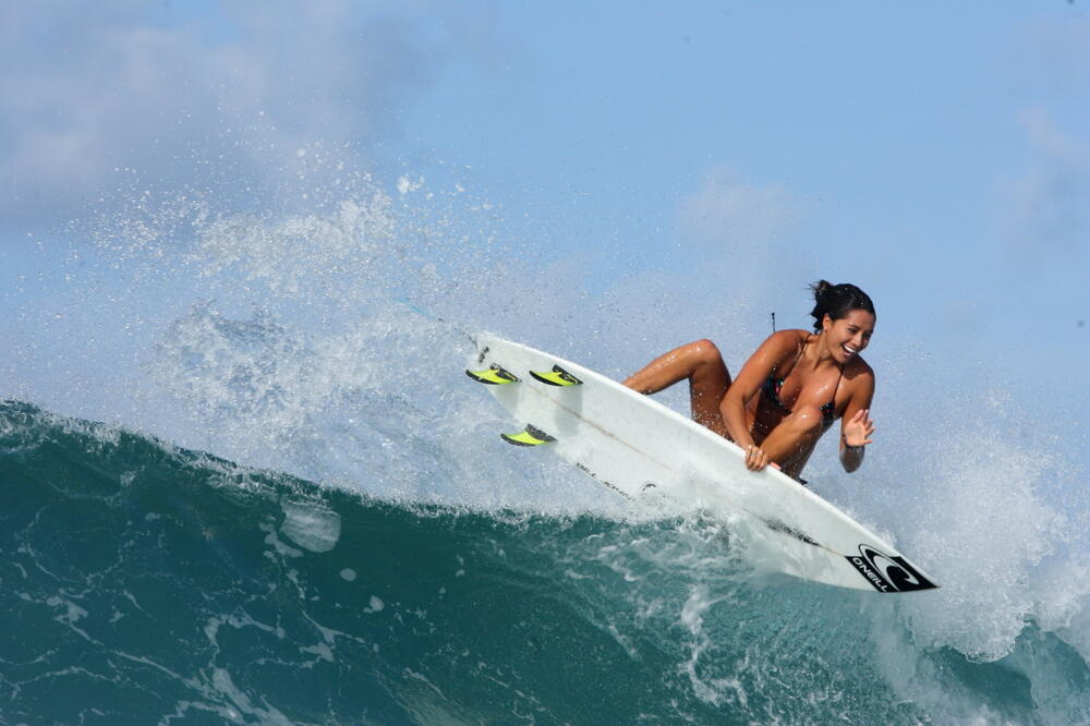 Malia Manuel Surfer Girl Cantik dari Hawaii