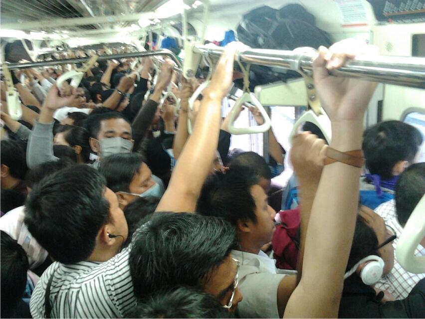 Buruknya Manajemen Commuter Line 