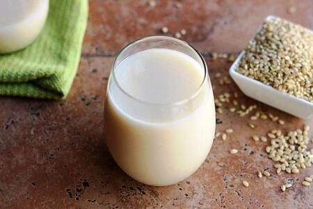 Alergi Susu Sapi? Cobalah Susu Almond dan Susu Biji Bunga Matahari yang Bernutrisi