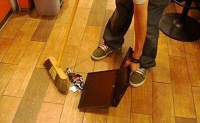 5 Kegunaan Aneh Laptop Bekas