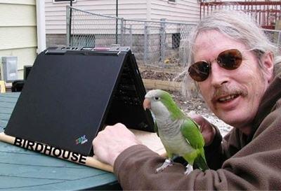 5 Kegunaan Aneh Laptop Bekas