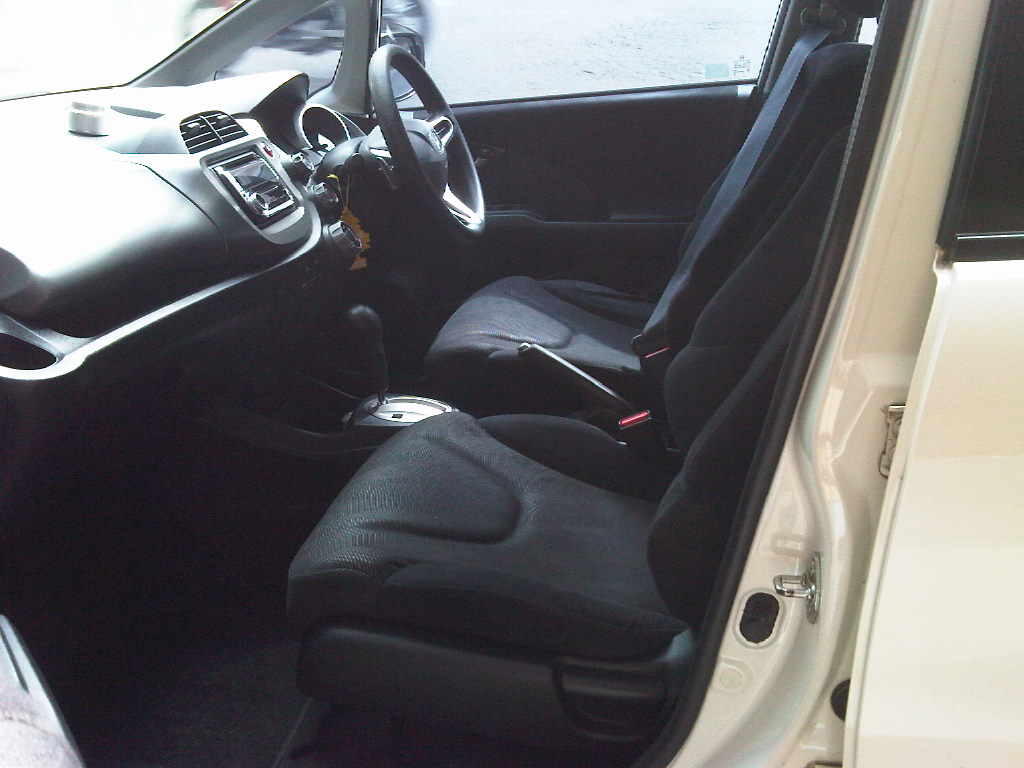 HONDA ALL NEW JAZZ RS AT 2009 PUTIH MUTIARA