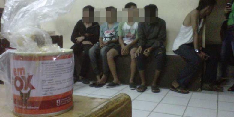 Ikutan Gaya Punk, Bocah Hisap Lem