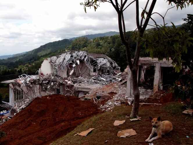 Ane Dukung Nih Pembongkarang Vila di Puncak