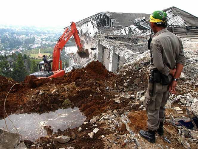 Ane Dukung Nih Pembongkarang Vila di Puncak