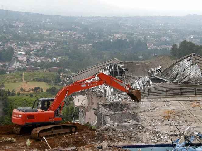 Ane Dukung Nih Pembongkarang Vila di Puncak