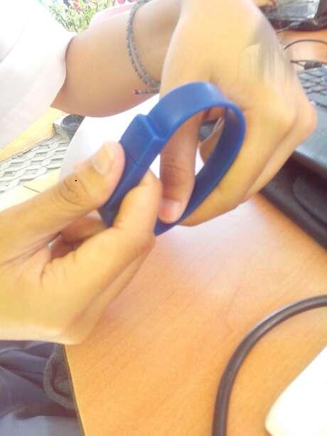 &#91;mantaaaaaaaap&#93; Anak Hilang di Tempat Ramai? Cegah dengan Gelang 'Sakti' Ini