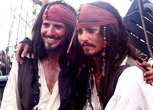 16 Selebriti Hollywood dengan Stunt Doubles mereka.... 