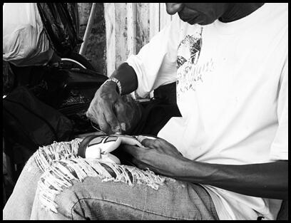 Tips merawat sepatu KW
