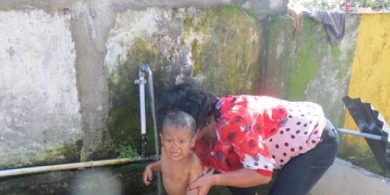 Dimana Pemerintah? Dua Balita Terlantar di Gubuk Kumuh bersama 4nj1ng dan bebek