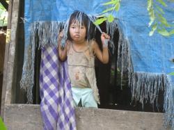 Dimana Pemerintah? Dua Balita Terlantar di Gubuk Kumuh bersama 4nj1ng dan bebek