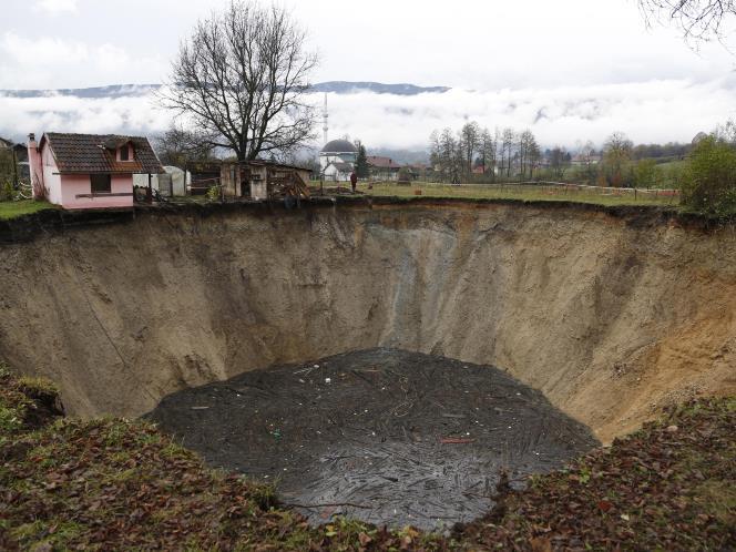 Misteri Raibnya Air Danau Sanica di Bosnia
