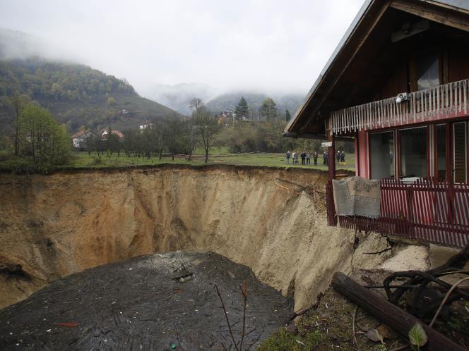 Misteri Raibnya Air Danau Sanica di Bosnia