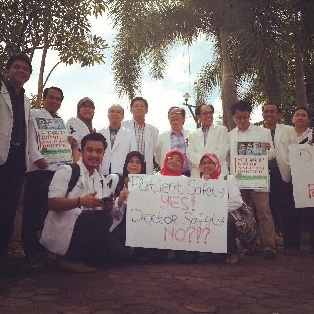 "Mari ucapkan terima kasih kepada dokter Indonesia, hari ini.."