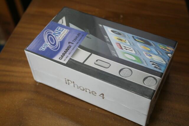 BNIB Iphone 4 Cdma 32 Gb Garansi 1 Tahun !! White Bbm Ready Stok 1 Unit