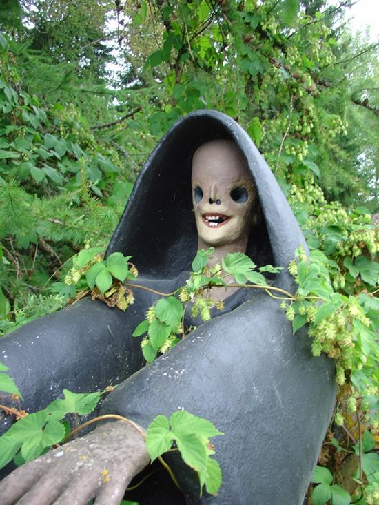 Kutukan Seni di Veijo Rönkkönen Finlandia