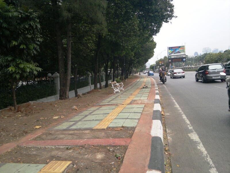 JALAN &amp; TROTOAR MAKE-OVER 2 : Bravo PU Pemprov DKI Jakarta!! Thank You Jokowi-Ahok!!