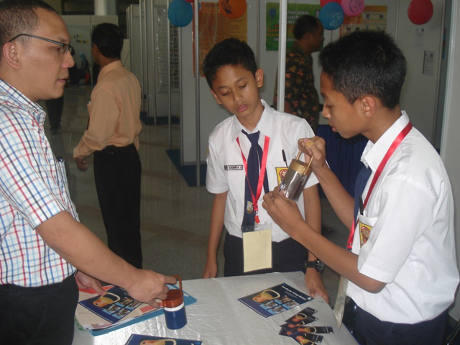 Demi Bantu Sang Ayah, Siswa SMP Ini Ciptakan Alat Pembuka Galon