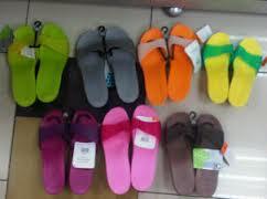 CARLIE PLATFORM SLIDE BY CROCS