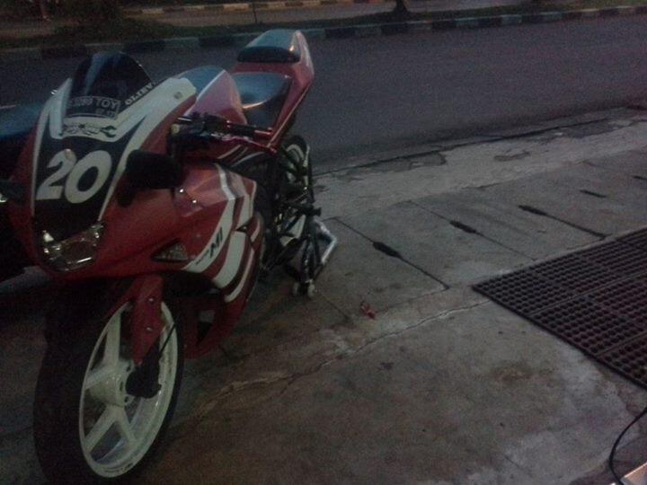 Dijamin No ripos.!! yamaha old vixion berkembang biak jadi YZR M1 minimalis