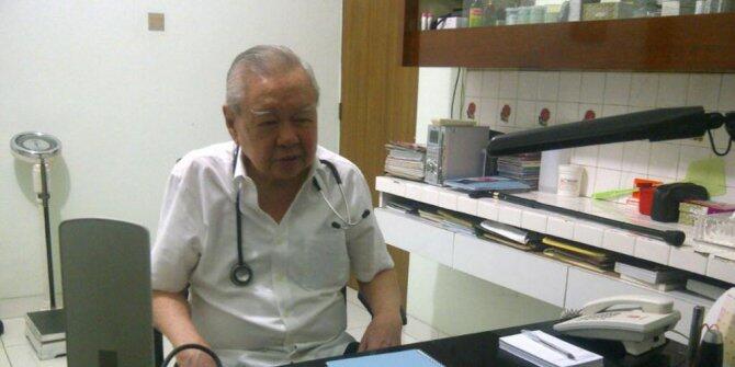 Solo punya dr Lo, Jakarta ada dr Bob &#91; Kisah pengabdian tanpa batas dokter Lo &#93;