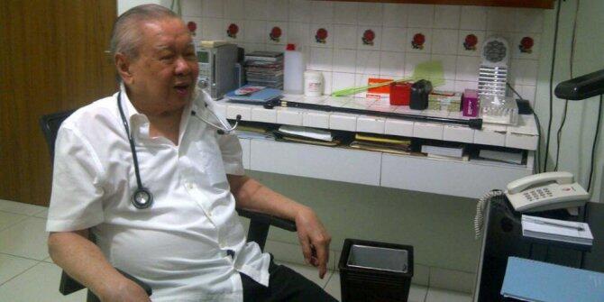 Solo punya dr Lo, Jakarta ada dr Bob &#91; Kisah pengabdian tanpa batas dokter Lo &#93;