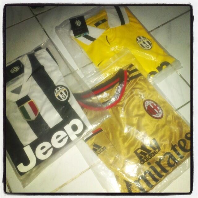 JERSEY LIVERPOOL DAN CHELSEA 75Rb AJA PER PIECE, yang lainnya 80 ribu aja, negoo!!