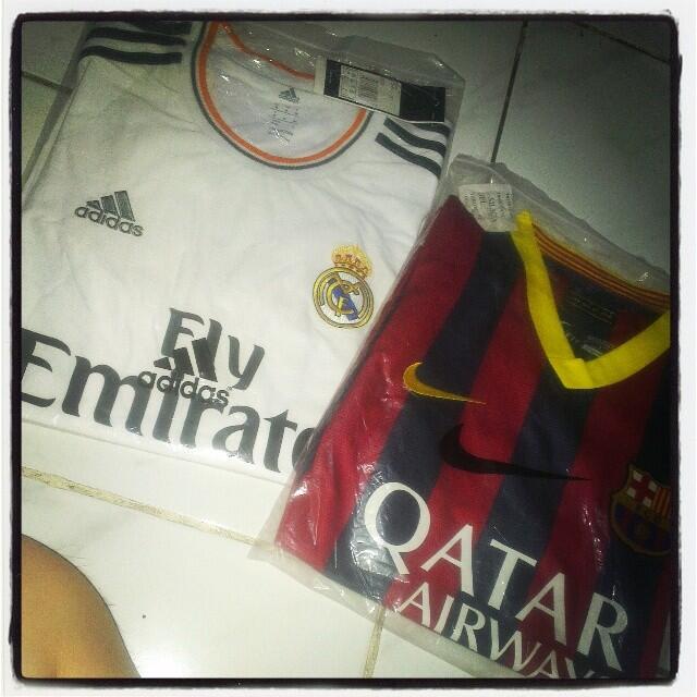 JERSEY LIVERPOOL DAN CHELSEA 75Rb AJA PER PIECE, yang lainnya 80 ribu aja, negoo!!