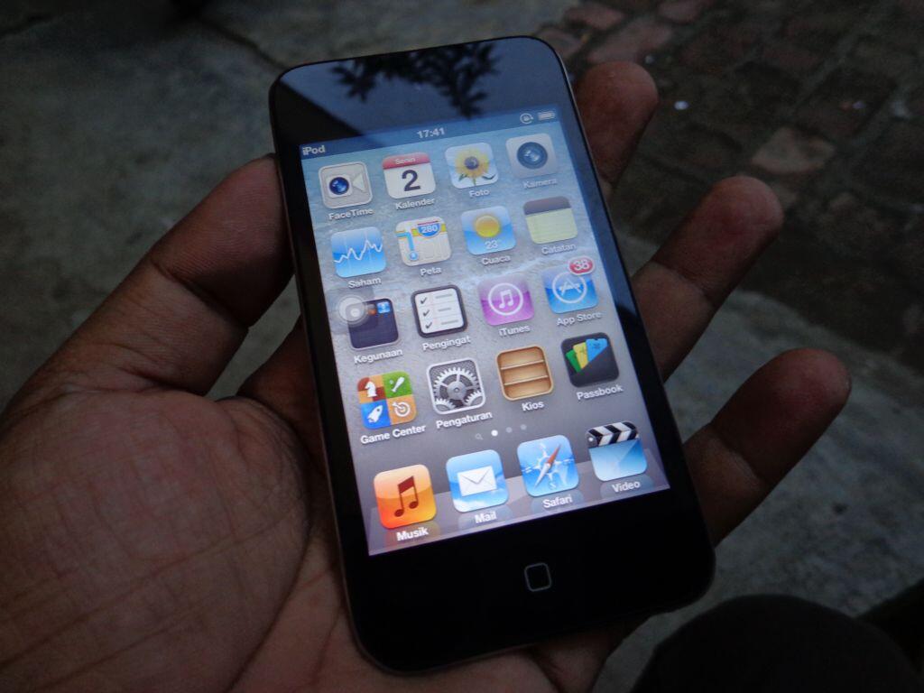 iPod touch 4th 8gb muluss murah hanya 750rb