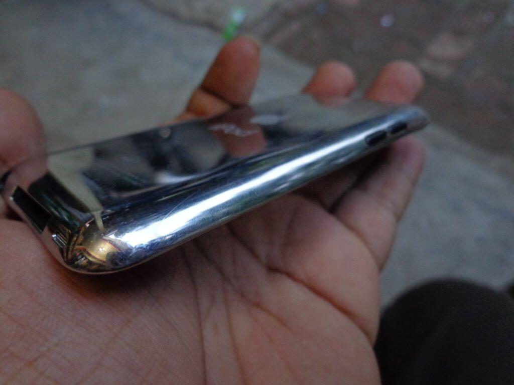 iPod touch 4th 8gb muluss murah hanya 750rb