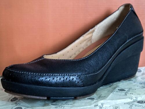 Sepatu Wanita Clarks Hitam