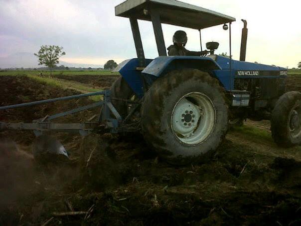Kami menyediakan sewa jasa traktor pertanian