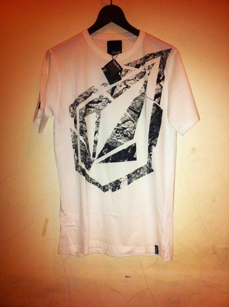 KAOS DC QUIKSILVER VOLCOM HURLEY RIPCURL MURAH GAN MASUK DLU