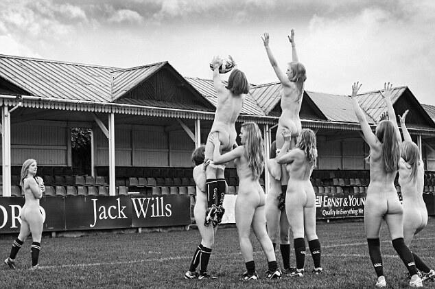 Tim Rugyby Wanita Universitas Oxford foto telanjang untuk amal 