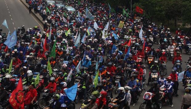 BURUH TANGERANG DEMO LAGI, PLUS VIDEO DEMO ANARKI