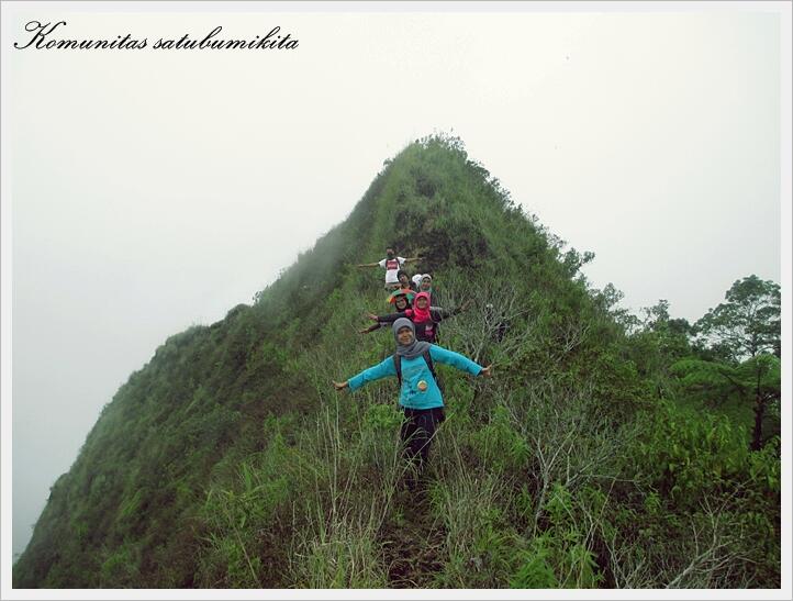 Mendaki Gunung Kerenceng