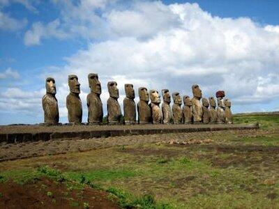 MENGUAK MISTERI ESTER ISLAND