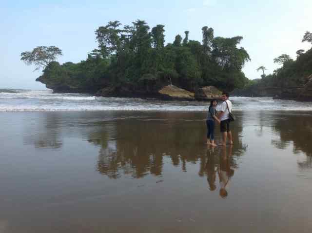 Keindahan Pantai Pelang, Trenggalek, Jawa Timur