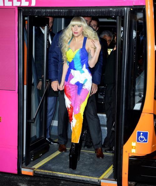 Ketika Mother Monster Tampil Lebih Normal ( FULL PIC++ )