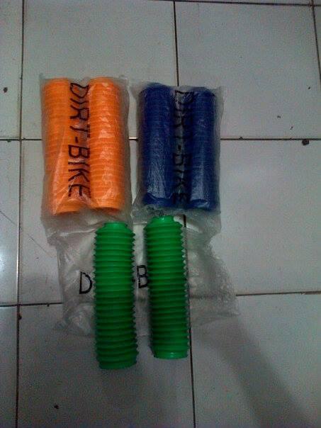 KARET SPIRAL PELINDUNG SOK BEKER DEPAN