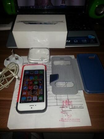 IPHONE 5 WHITE 16GB,FULLSET + BONUS2 (SURABAYA)