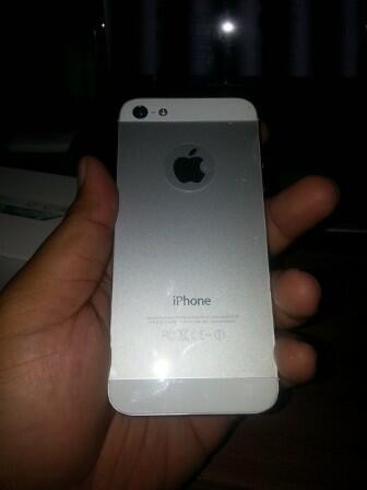 IPHONE 5 WHITE 16GB,FULLSET + BONUS2 (SURABAYA)