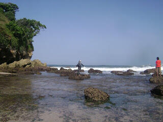 Pantai Ngetun nan indah alami