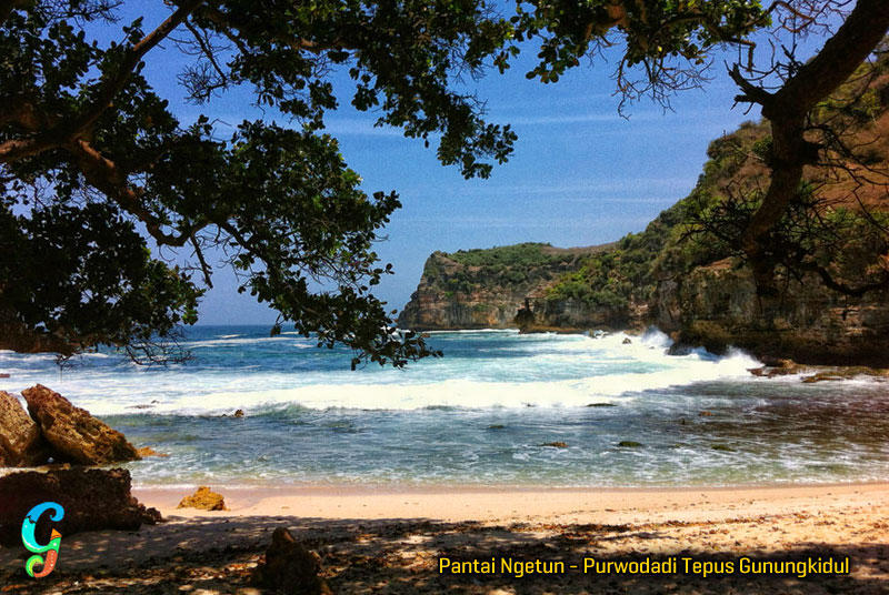 Pantai Ngetun nan indah alami