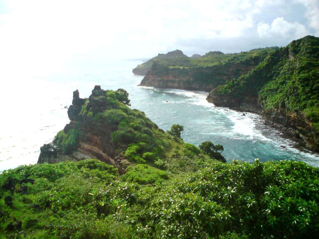 Pantai Ngetun nan indah alami