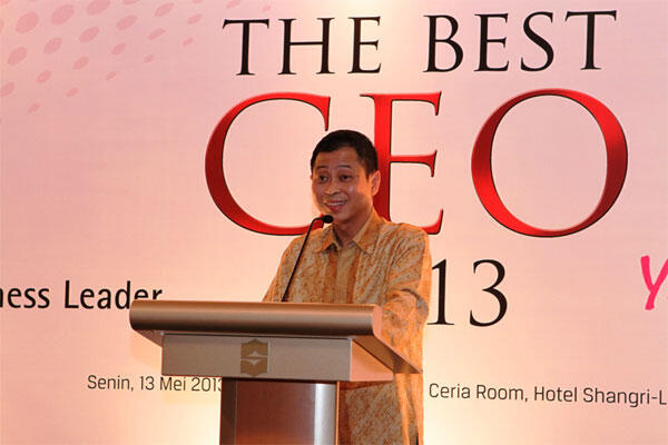 IGNASIUS JONAN (PT KAI) terpilih sebagai Best Of The Best CEO BUMN 2013